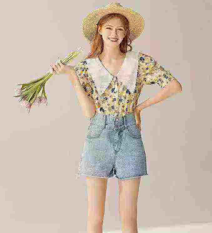 70 Pcs Unique Design Floral Blouses Retro Lace Trim Puff Sleeve Bulk Stock Wholesale Export - Image 1