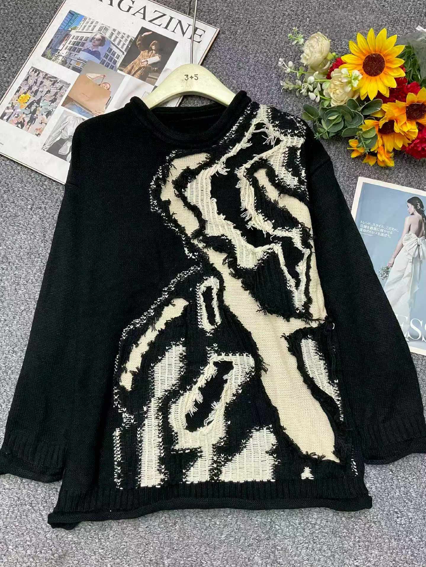 Clearance Bargain Fall Winter Korean Style Loose Color-block Flocked Unisex Crewneck Sweater, Around 70 Pieces - Image 1