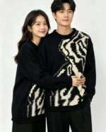 Clearance Bargain Fall Winter Korean Style Loose Color-block Flocked Unisex Crewneck Sweater, Around 70 Pieces - Image 6