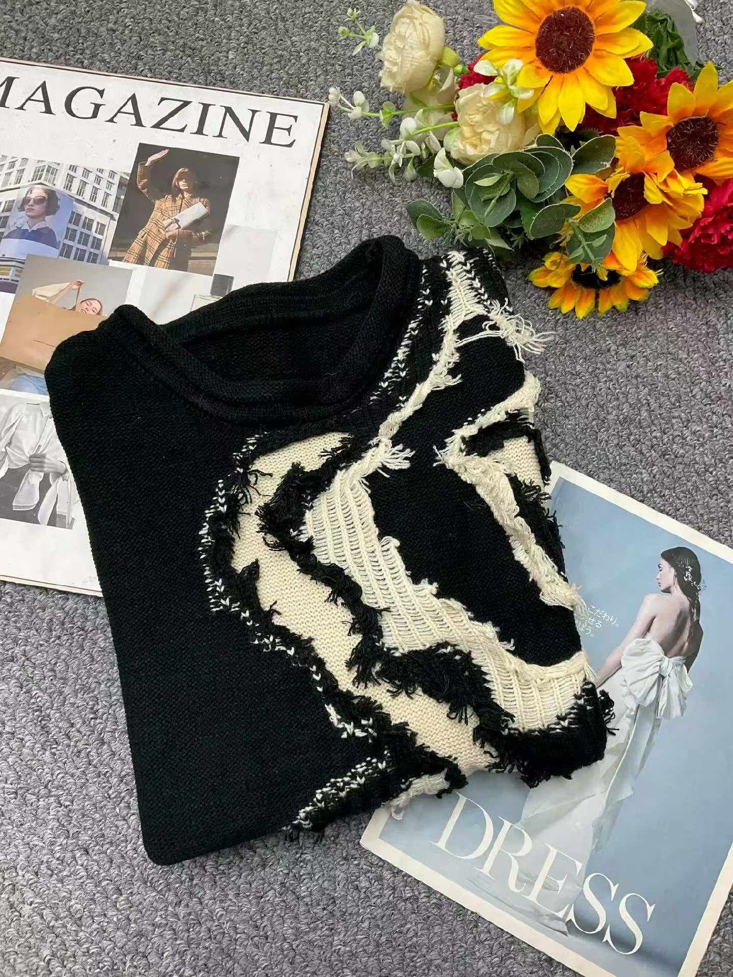 Clearance Bargain Fall Winter Korean Style Loose Color-block Flocked Unisex Crewneck Sweater, Around 70 Pieces - Image 2