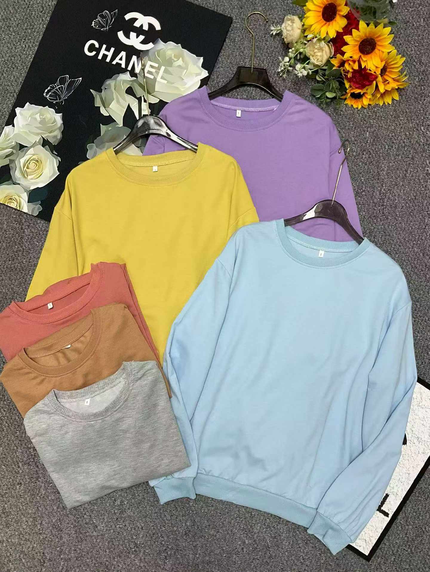 Spring Autumn Retro Plain Loose Unisex Crew Neck Cotton Sweatshirts, 2 Styles Multi Colors, Around 750 Pcs Bulk Stock Wholesale - Image 1