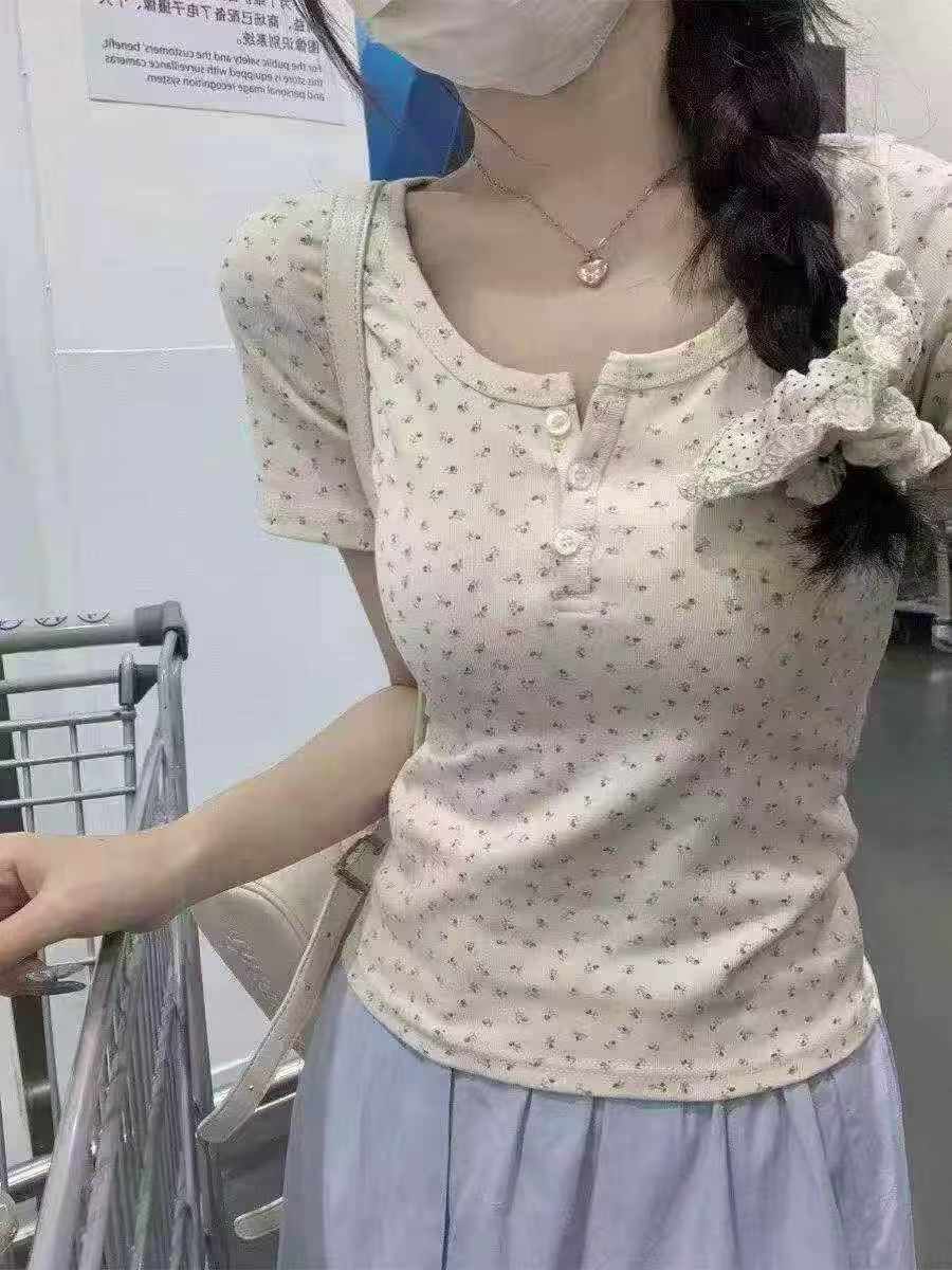 Clearance Stock: 925 Pieces Fresh Floral Ice Silk Button Short Sleeve Crop Tops, Mixed Sizes, Individual Packing - Image 1