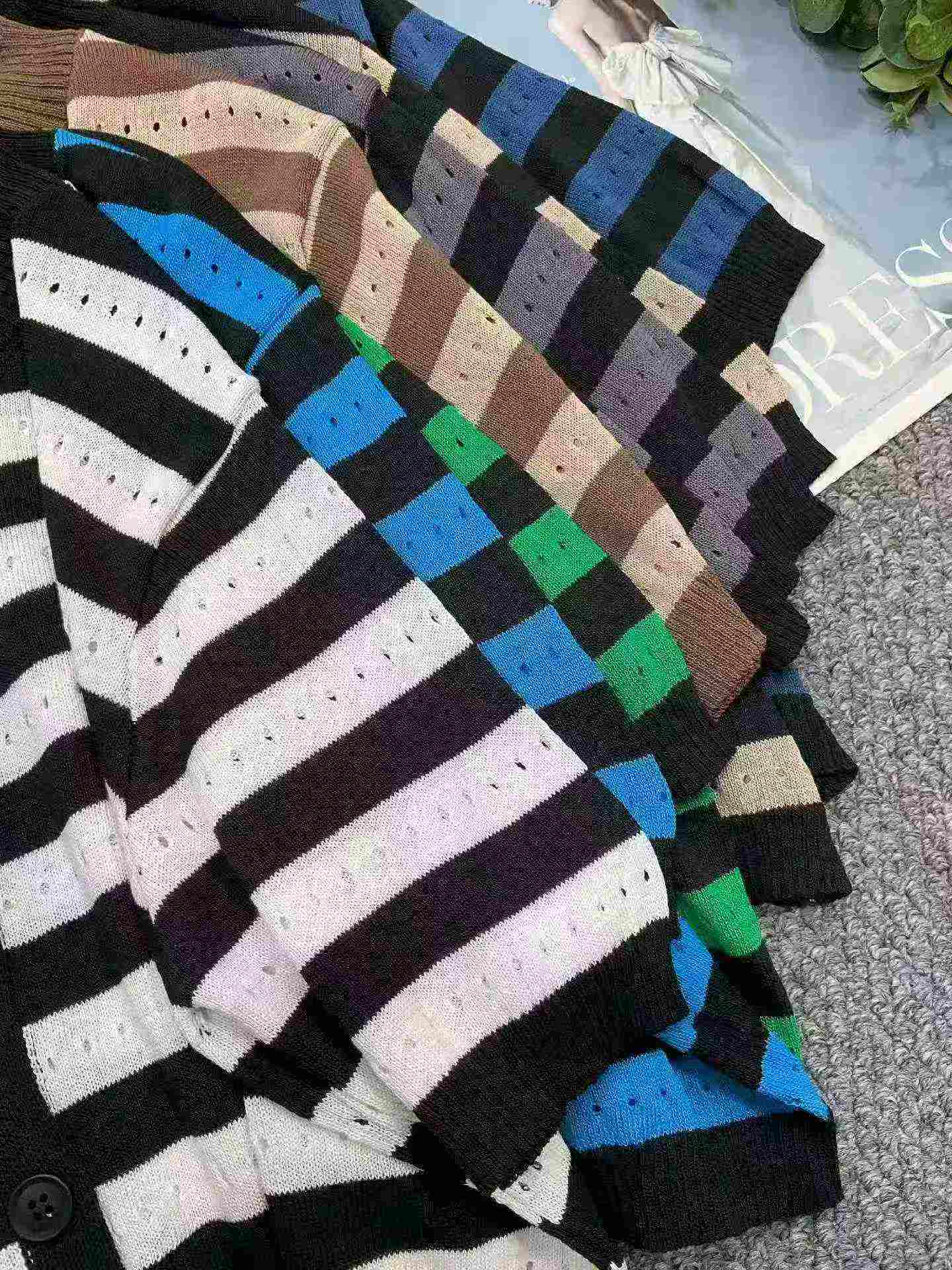 Summer New Contrast Stripe Hollow Knit Short Sleeve Open Cardigan, 238 Pieces Bulk Stock - Image 2