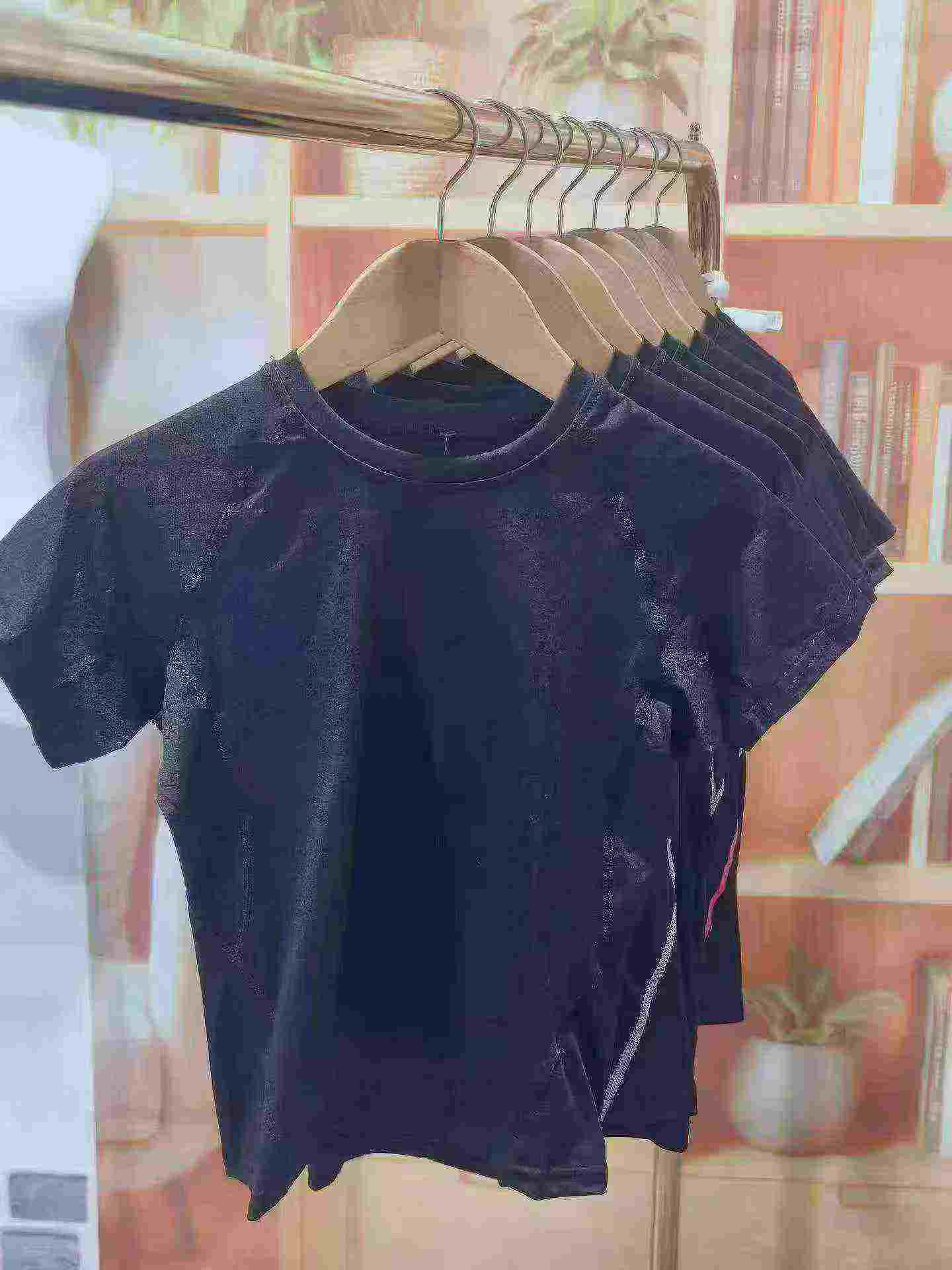 Approx 370 Pcs Big Kids Size 110-165 Quick Dry Stretch Sports T-Shirts Clearance Stock - Image 2