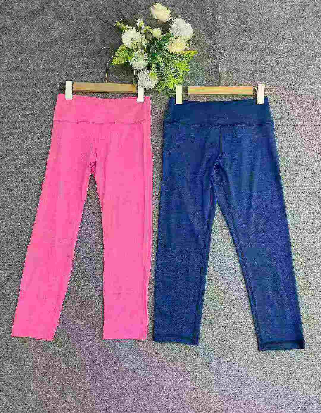 318 Pieces Breathable Quick Dry High Elasticity Sports Fitness Yoga Capri Pants Stock Lot Wholesale - Image 1