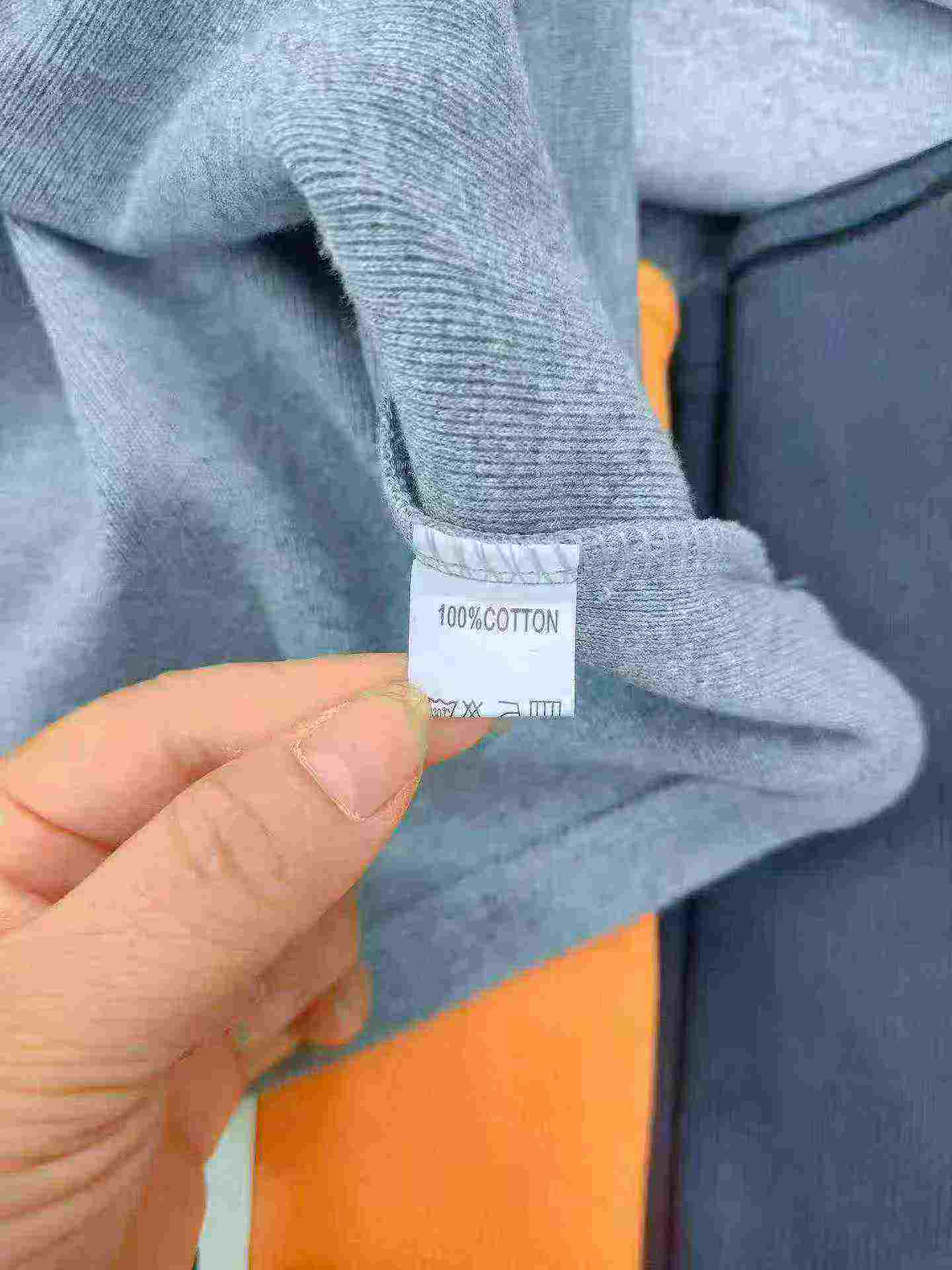 About 1100 Pcs Unisex Trendy Brand Heavyweight Short Sleeve T-Shirts, Bulk Clearance 13.8 CNY Per Piece - Image 2
